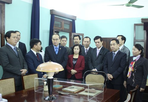 Chủ tịch Ủy ban Trung ương MTTQ Việt Nam dâng hương tưởng nhớ Chủ tịch Hồ Chí Minh - ảnh 1